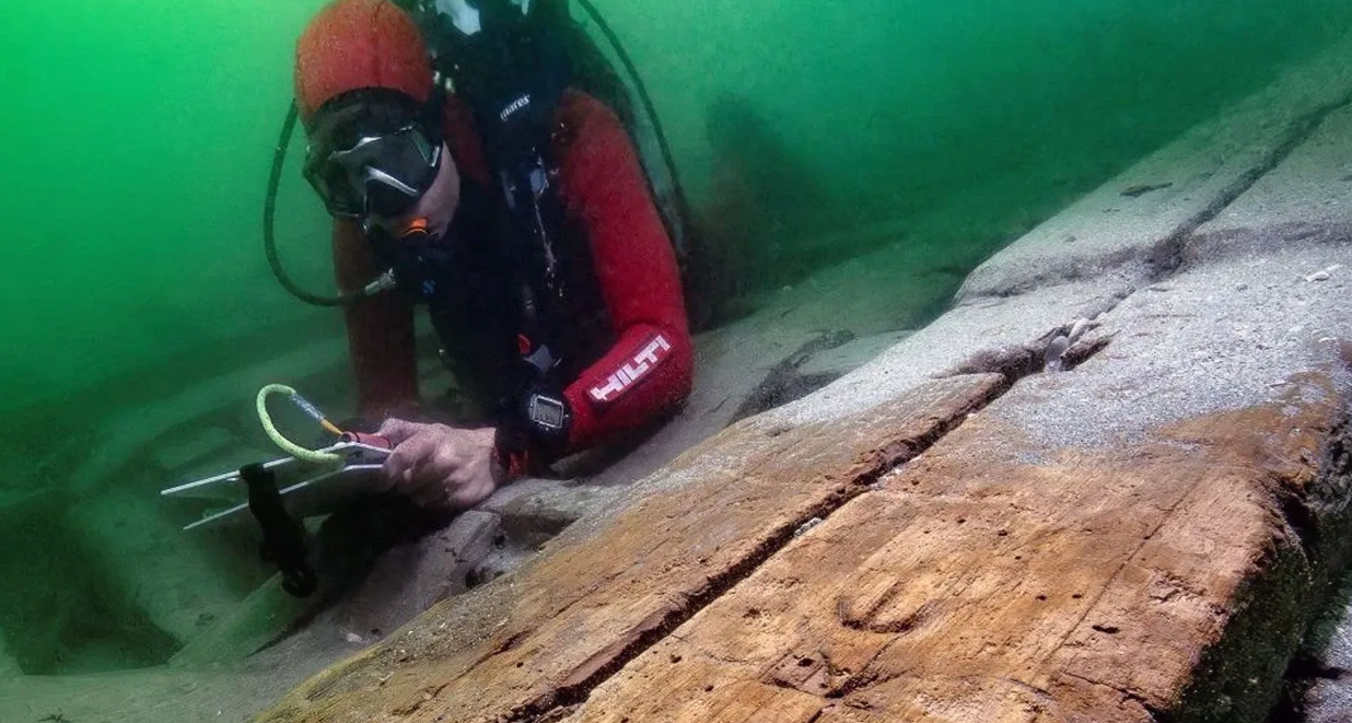 حطام السفينة (إكس).