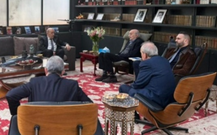 لودريان يلتقي جنبلاط في كليمنصو (مواقع)