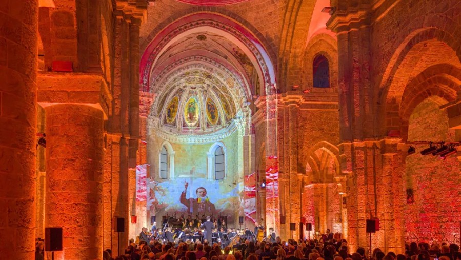 جانب من أمسية جبران تويني في كاتدرائية القديس لويس - بيروت. (نبيل إسماعيل)