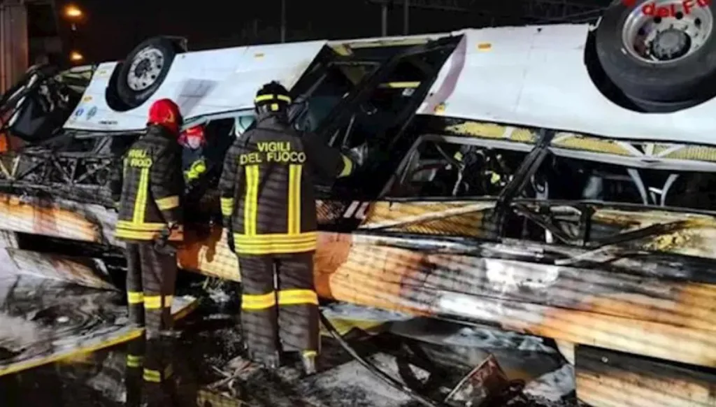 مأساة في كولومبيا... مقتل 17 شخصاً في حادث حافلة مدرسية!