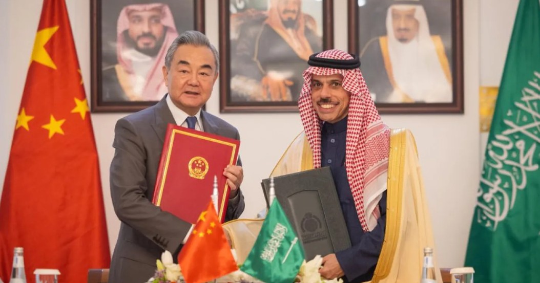 وزيرا خارجية الصين والسعودية. (وكالات)