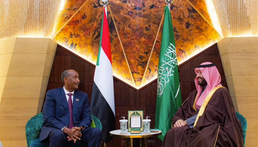 ولي العهد السعودي والبرهان يستعرضان المستجدات في السودان (إكس)