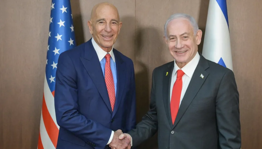 خطوط حمراء ورسالة "حادة اللهجة"... نتنياهو يلتقي توم برّاك (صور وفيديو)