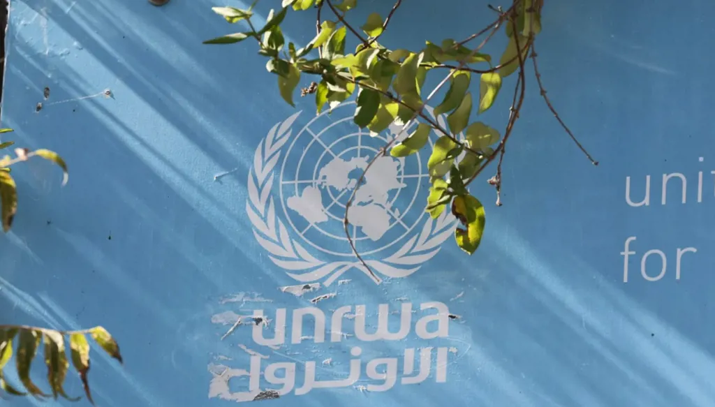 الكنيست: لا حصانة قانونية للأونروا… وحظر إمدادها بالكهرباء والمياه