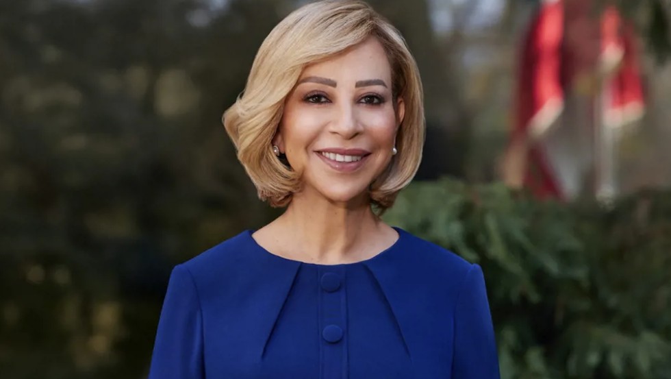 السيدة الأولى نعمت عون (رسمي)