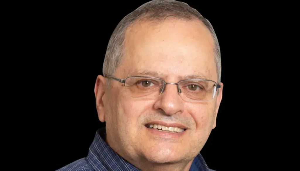 بعد فوزه بجائزة "نوابغ العرب 2025"… كتاب بادي هاني بلطجي يرسّخ مكانته في علم الاقتصاد القياسي