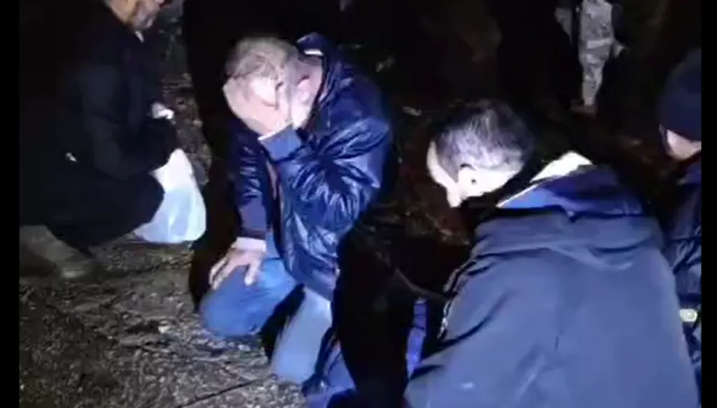 بالفيديو- على الحدود السورية–اللبنانية: توقيف 12 عنصراً وضابطاً مرتبطين بالنظام السابق