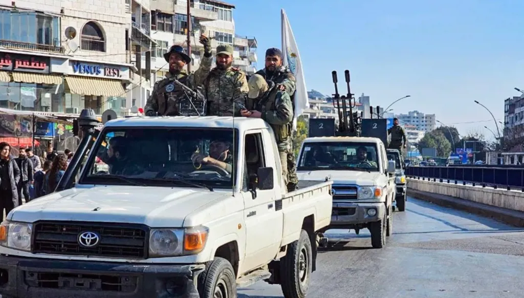 حملات أمنية في الساحل السوري: اعتقال 21 من عناصر النظام السابق وتحذير رسمي من الفوضى