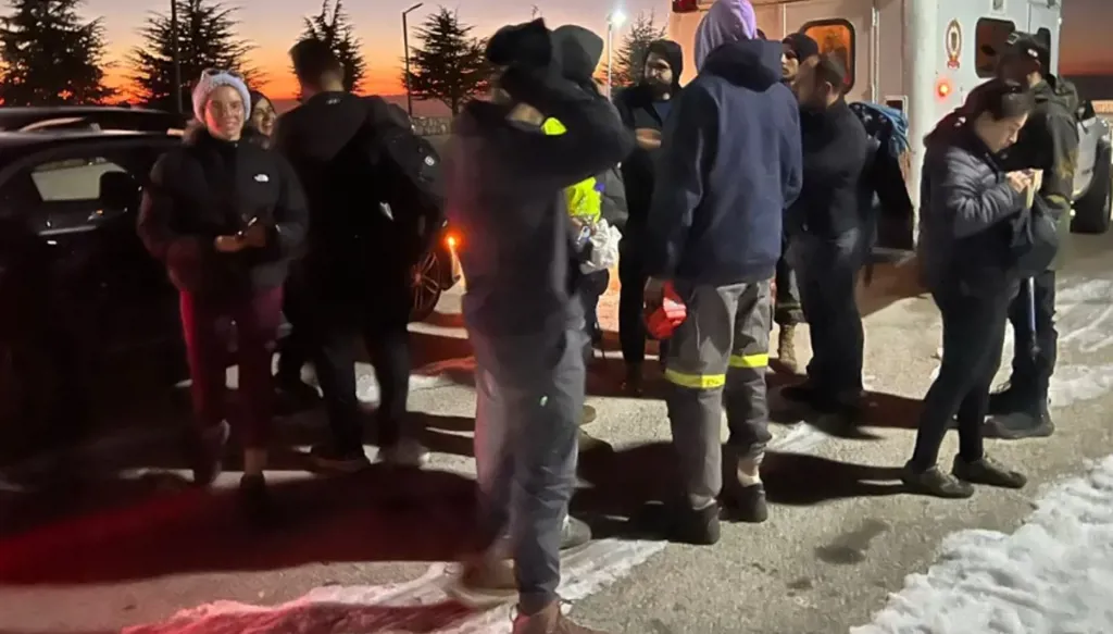 الدفاع المدني ينقذ 10 مواطنين ضلّوا طريقهم في أرز جاج