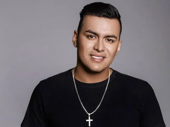 المغنّي الكولومبي ييسون خيمينيز