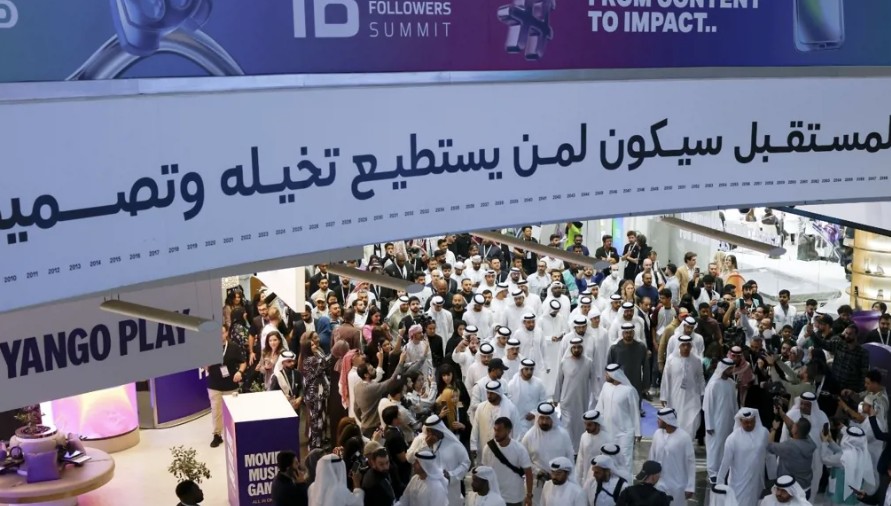 جانب من فعاليّات القمة. (وام)