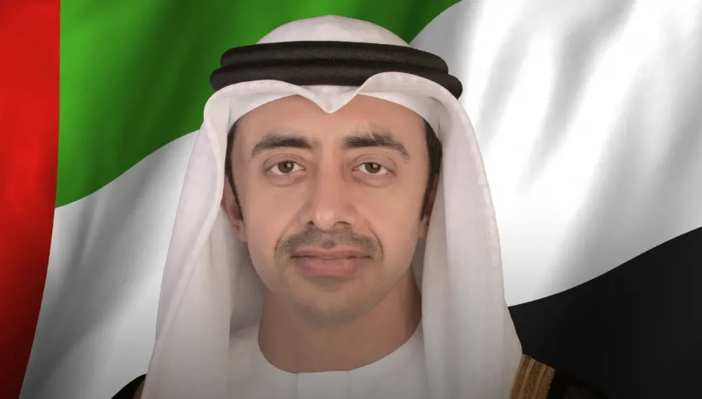 عبدالله بن زايد يبحث هاتفياً مع وزير خارجية العراق تعزيز التعاون والعلاقات الأخوية