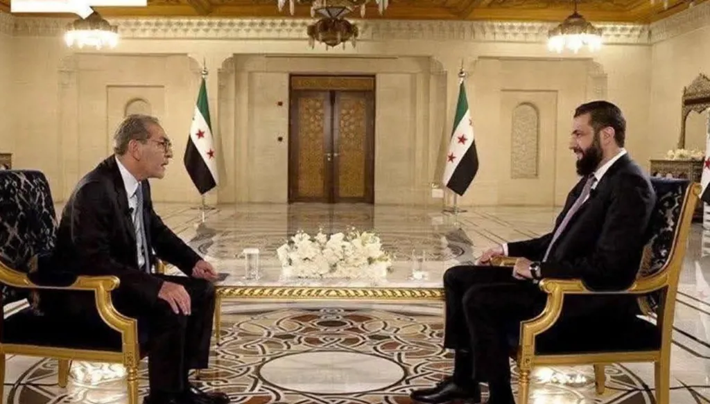 أزمة مقابلة الشرع مع قناة "شمس" تتفاعل... ووزارة الإعلام السورية تلوّح ببثها!