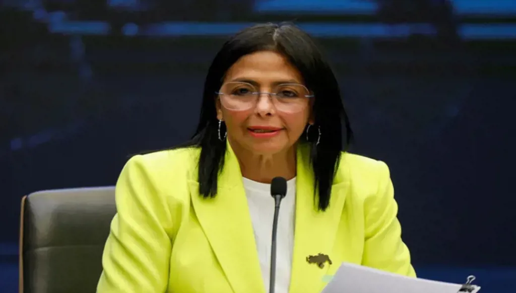 الرئيسة المؤقتة لفنزويلا تدعو الولايات المتحدة إلى "حفظ كرامة" مادورو