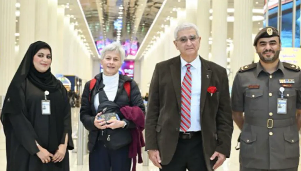 بالصور... استقبال استثنائي لـ"نوابغ العرب" في مطار دبي