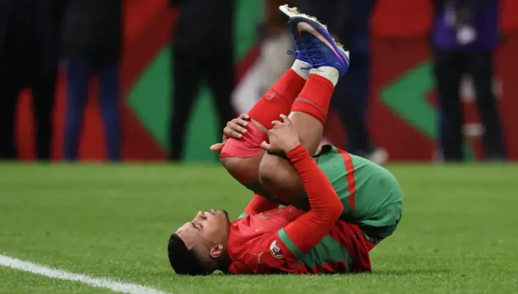 L'attaquant marocain Hamza Igamane écarté des terrains pendant des mois en raison d'une rupture du ligament croisé antérieur