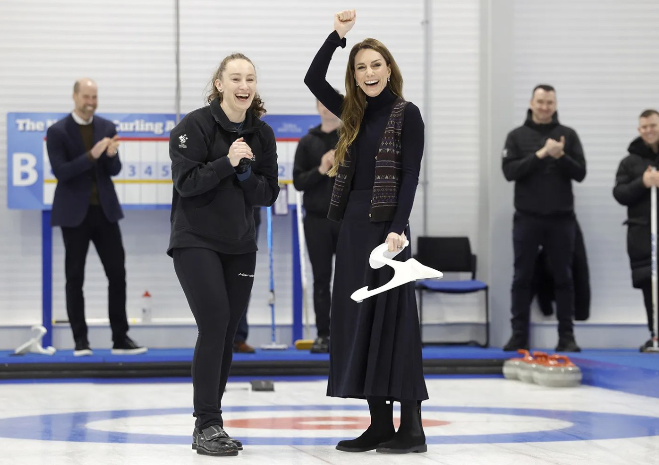 كيت ميدلتون بتنورة على الجليد في اسكتلندا (انستغرام)