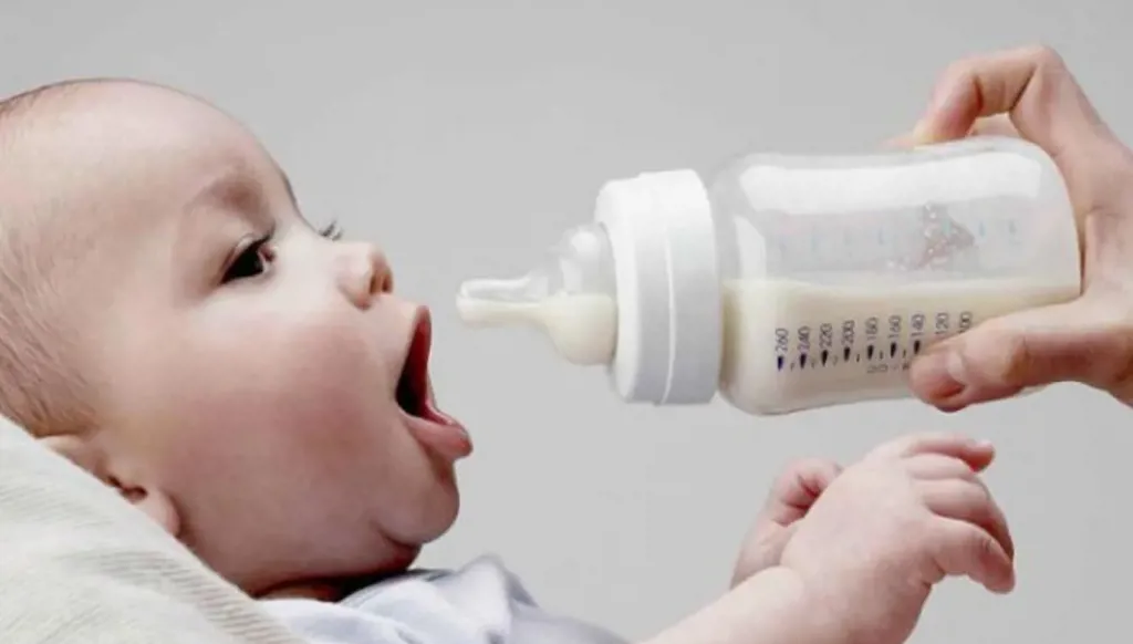 بعد سحب منتجات حليب أطفال من الأسواق… فرنسا تحقق في وفاة رضيعين