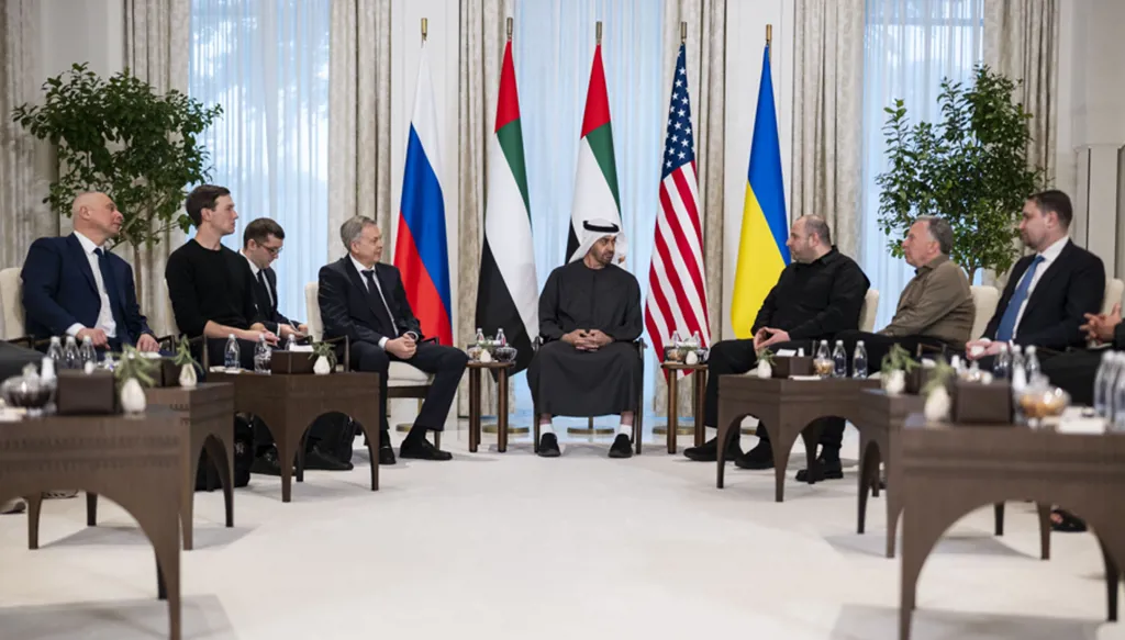 انتهاء الجولة الأولى من المحادثات الروسية الأوكرانية الأميركية في أبوظبي... بن زايد: الإمارات تدعم الحوار