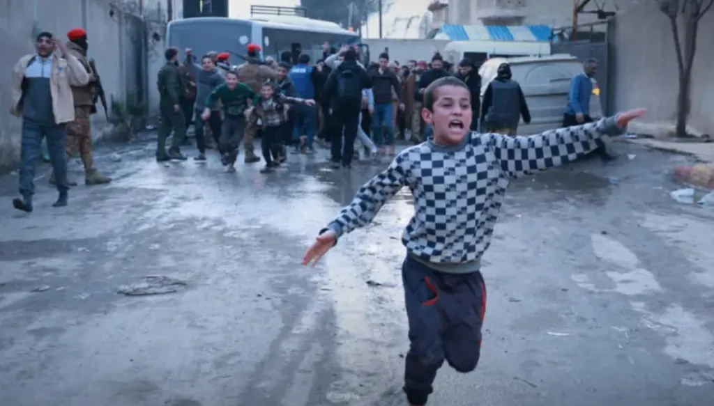 الإفراج عن عشرات الأطفال من سجن الأقطان في الرقة… وقسد تقرّ باحتجاز قاصرين