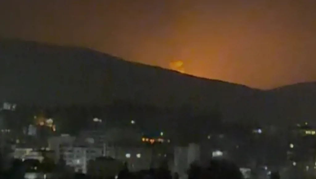 موجة استهدافات مسائية... أكثر من 14 غارة على جنوب لبنان واستخدام صواريخ ارتجاجية