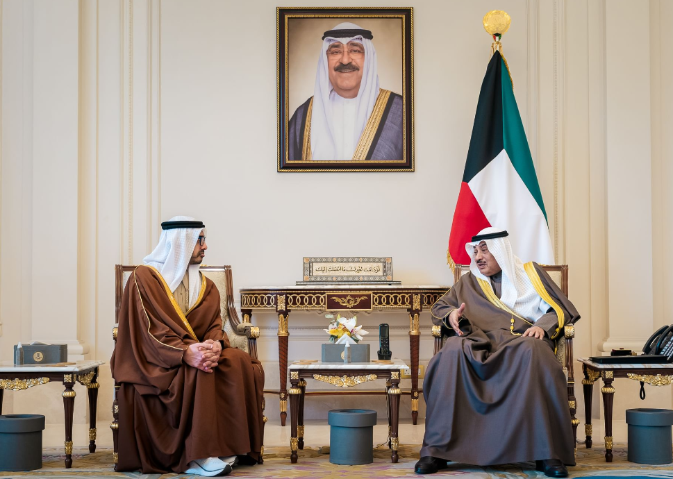 ولي عهد الكويت يستقبل عبد الله بن زايد (وام).