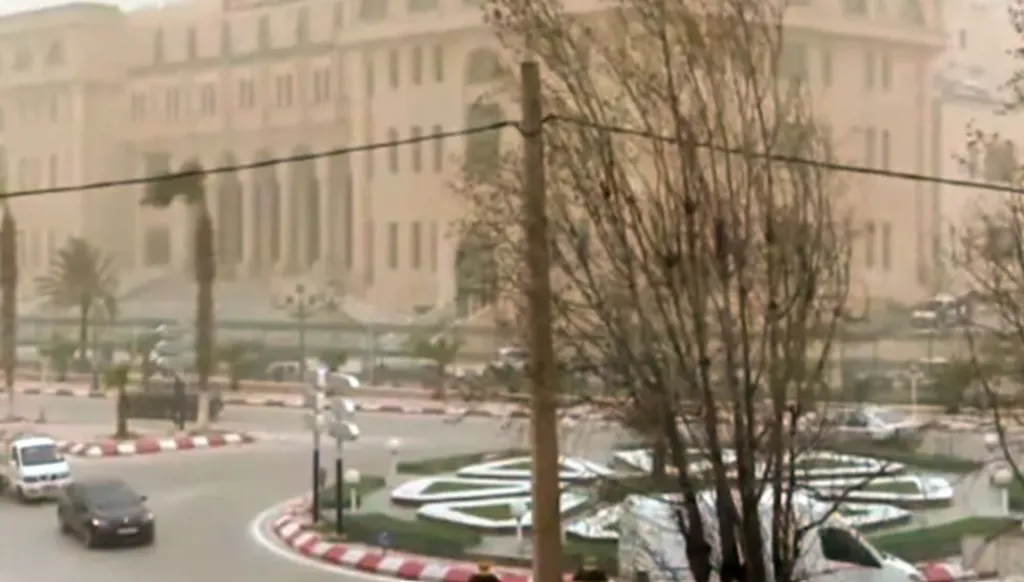 إنذار أحمر في الجزائر... تعليق الدراسة والرياح قد تصل الى 120 كلم