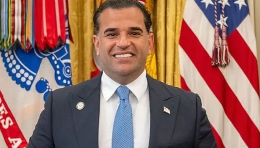 اختفاء حساب مبعوث ترامب إلى العراق على "إكس"... هل تمّ استبداله؟