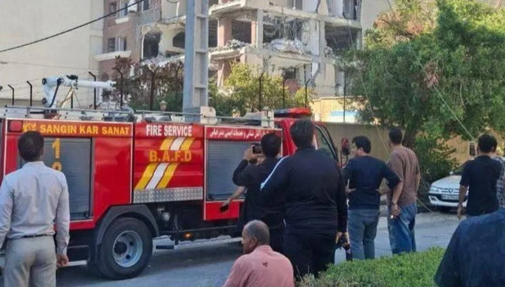 نفي اغتيال قيادي بالحرس الثوري... الانفجار بمبنى بندر عباس في إيران "ناجم عن تسرب غاز"