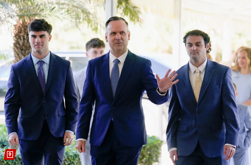 دان لحظة دخوله قاعة الزفاف