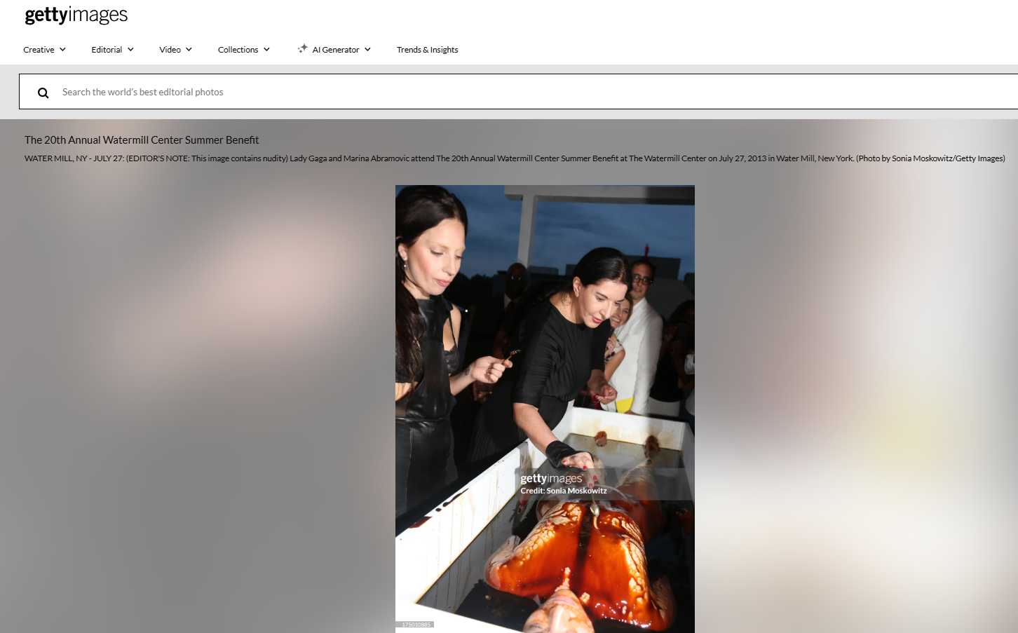 صورة أخرى نشرتها غيتي ايماجيز في 27 تموز 2013، وتظهر ابراموفيتش وليدي غاغا  في الحفلة الخيرية لواتر ميل