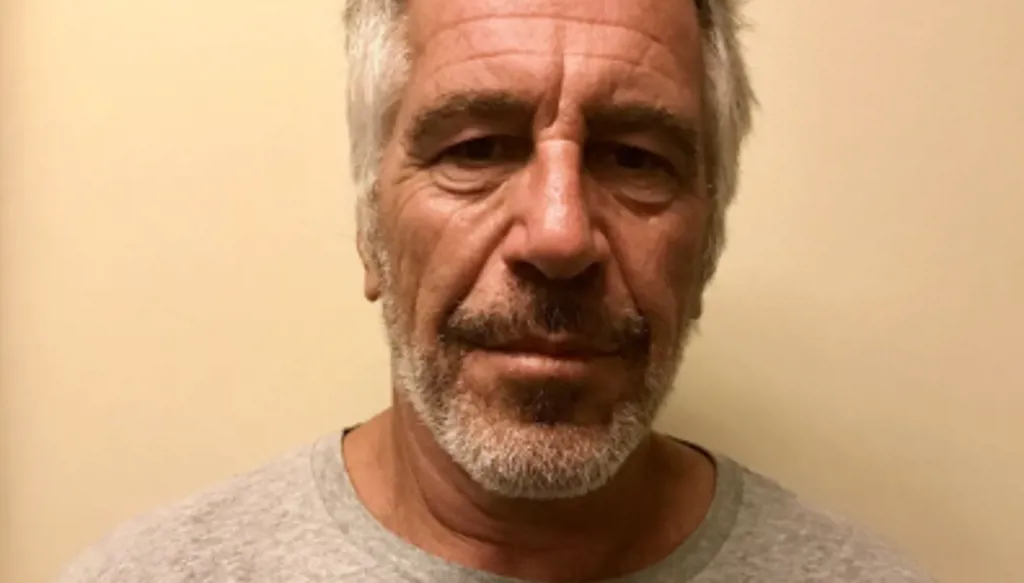 لغز جديد في ملف إبستين: "وميض برتقالي" ليلة وفاته