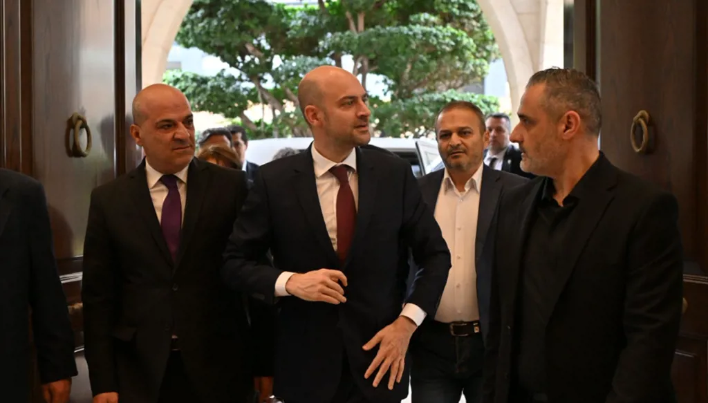 بارو من قصر الصنوبر: يجب مواصلة التقدم بعزم في حصر السلاح والاصلاح المالي