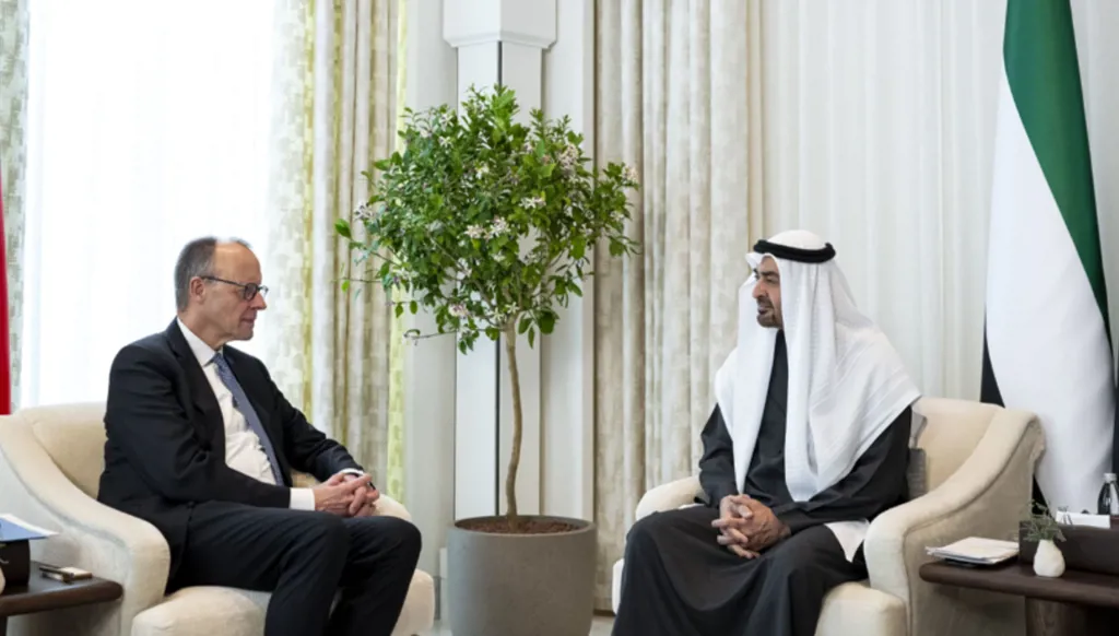 بن زايد والمستشار الألماني يبحثان علاقات التعاون بين البلدين