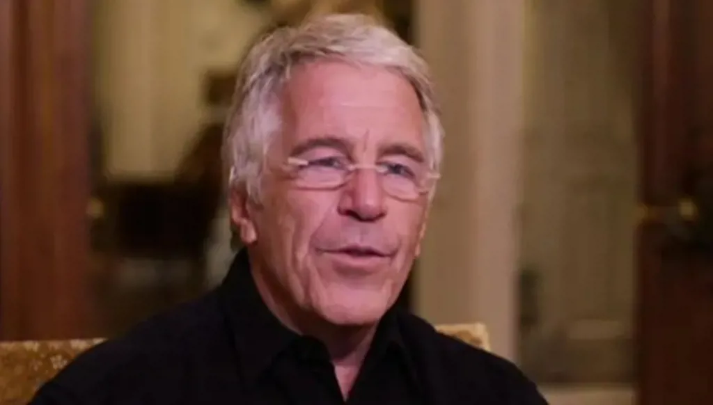 فضيحة إبستين تهز أوروبا: استقالات وتحقيقات في لندن وباريس