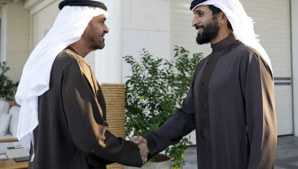 بن زايد يستقبل مستشار الأمن الوطني البحريني