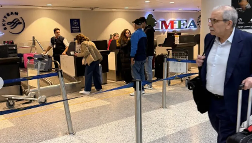 سلام يُغادر إلى ميونيخ من مبنى المسافرين في مطار بيروت (صور)