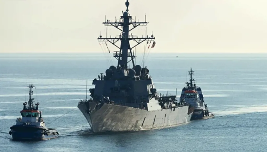 في البحر الكاريبي... اصطدام مدمّرة أميركية بسفينة إمداد قتالي