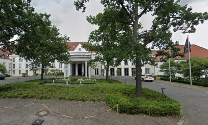 فندق تعود ملكيته لمجتبى خامنئي