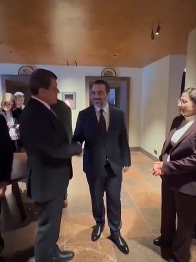 مصافحة بين الشيباني ومظلوم عبدي