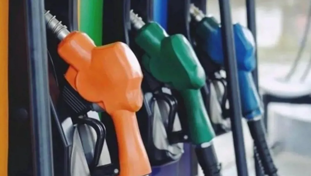 بعد قرارات الحكومة الضريبية... ارتفاع أسعار البنزين والمازوت في لبنان