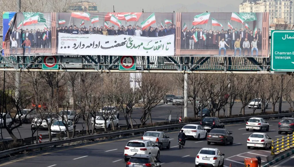 واشنطن تنتظر مقترحاً مكتوباً من طهران وسط تقارير عن جاهزية لضربات محتملة على إيران