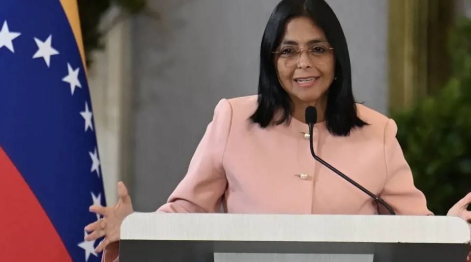 رئيسة فنزويلا بالوكالة ديلسي رودريغيز (أ ف ب)