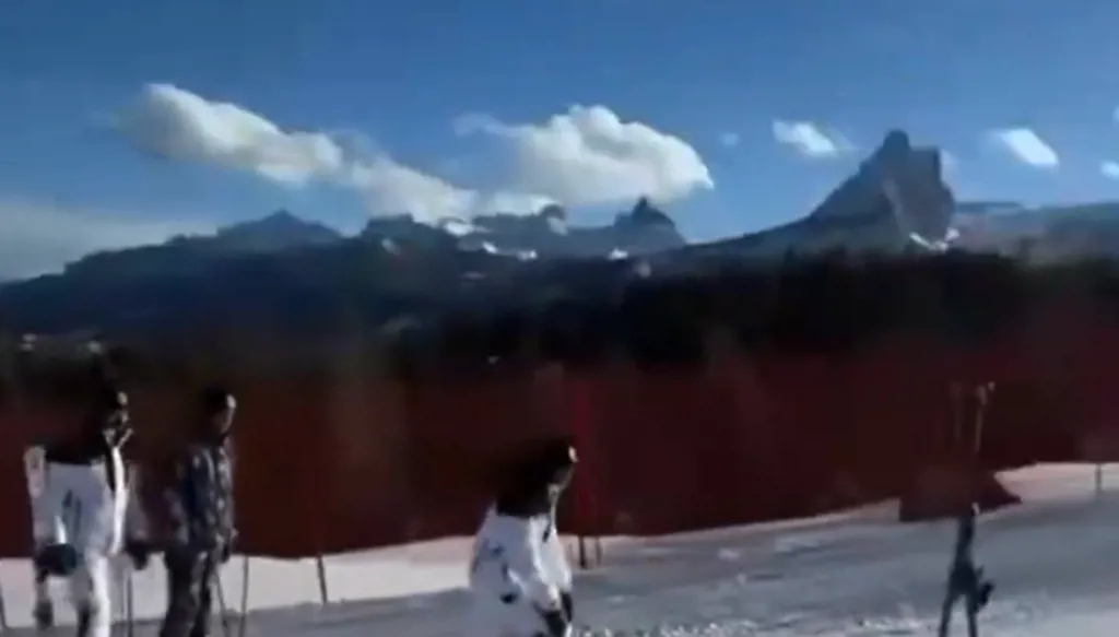 القوات الأمنية القطرية تؤدي الصلاة أثناء تأمين أولمبياد ميلانو-كورتينا 2026 (فيديو)