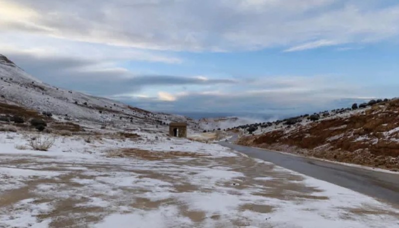 تساقط الثلج في جرود الضنية (النهار).