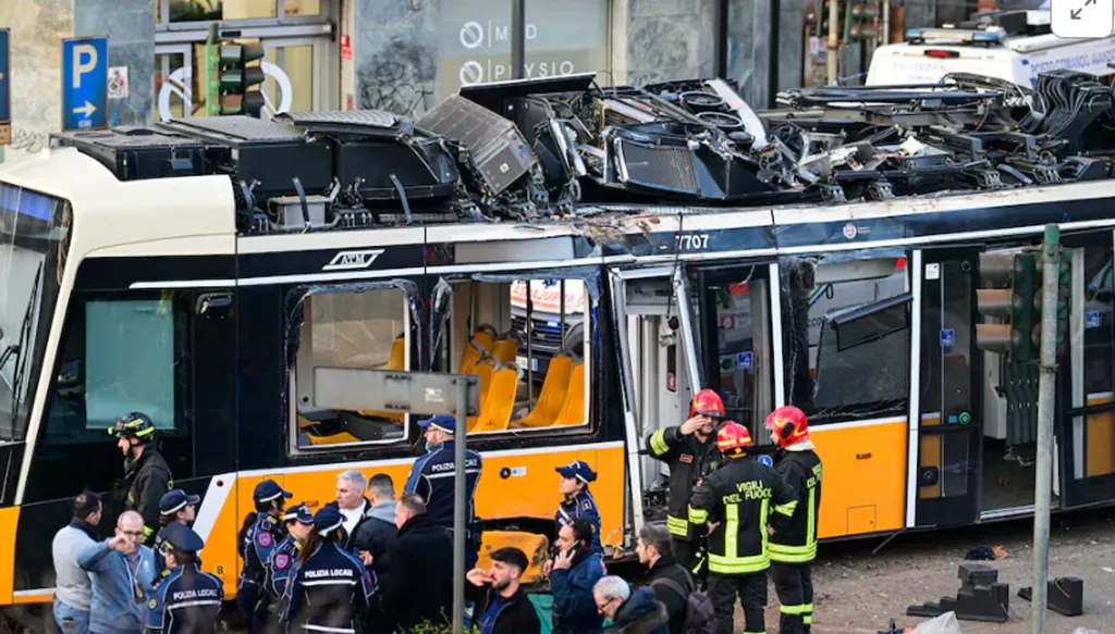 قتيلان ونحو 40 جريحاً بانحراف ترام في وسط ميلانو