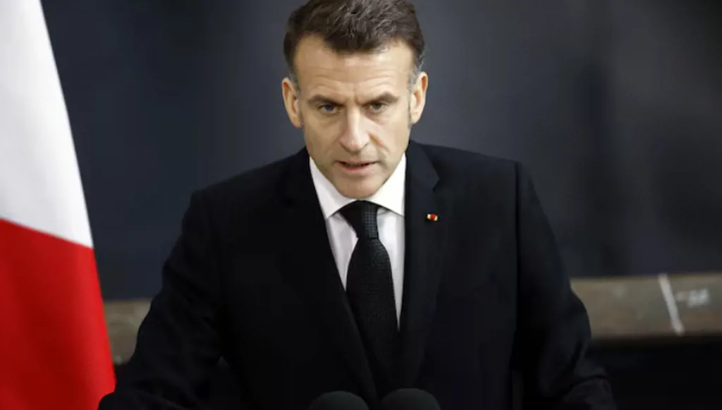 ماكرون يدعو لوقف النار ويحذّر من جرّ لبنان إلى الحرب