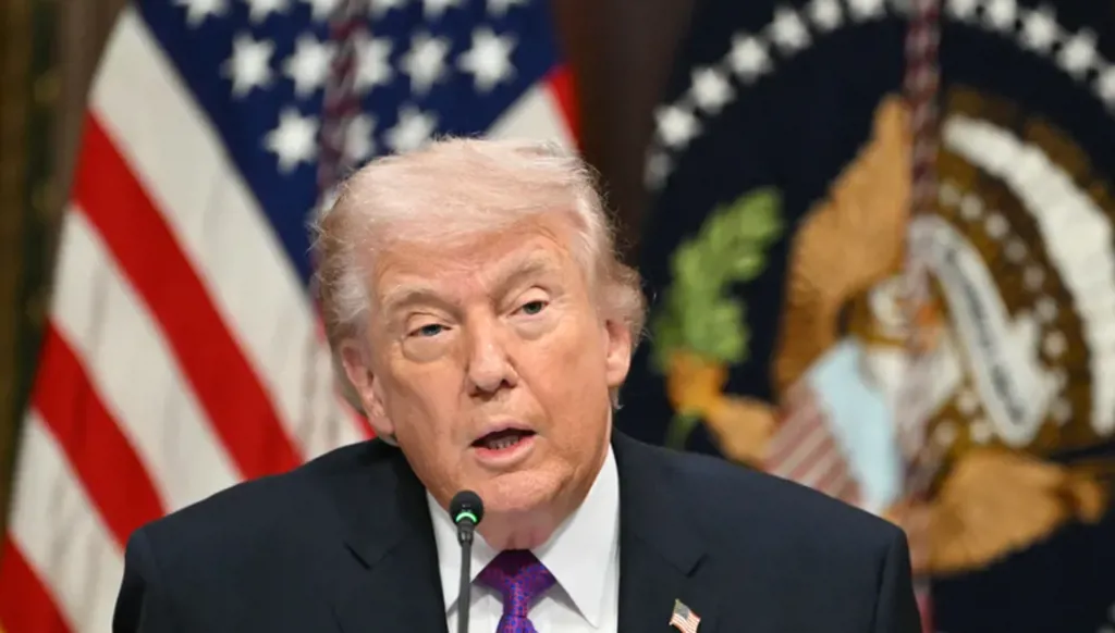 ترامب يطالب إيران بـ"الاستسلام غير المشروط" ويصعّد أهداف الحرب نحو إسقاط النظام