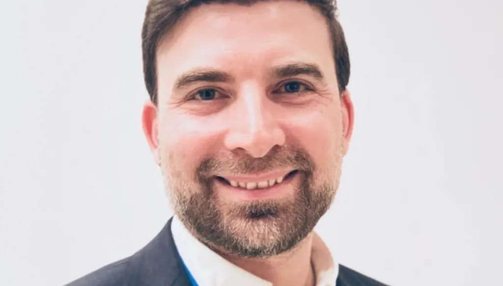 سفير لبنان في الإمارات يطلق دعوة لأكبر حملة تبرعات لدعم لبنان