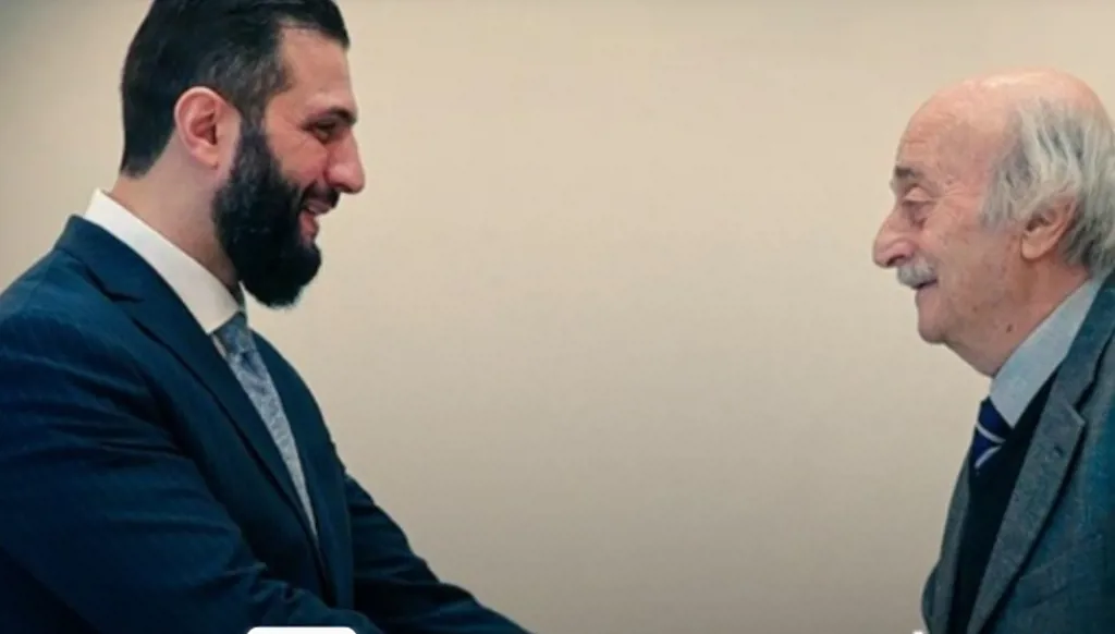 جنبلاط يتلقى اتصالاً من الشرع… تأكيد على التنسيق لمواجهة التحديات